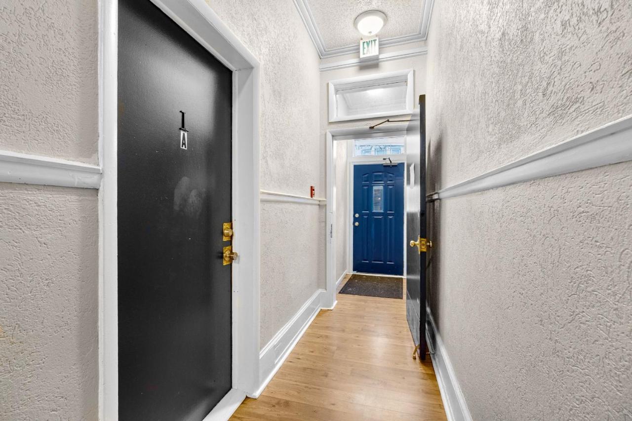 Boutique 1br W Unique Charm *