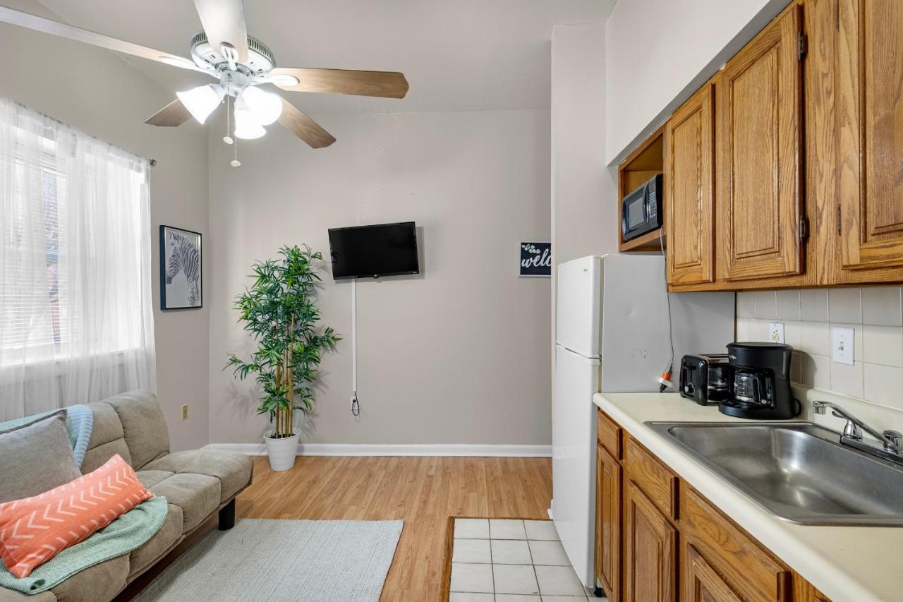Boutique 1br W Unique Charm *